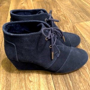 LIKE NEW! Corduroy Toms Lace-Up Booties
